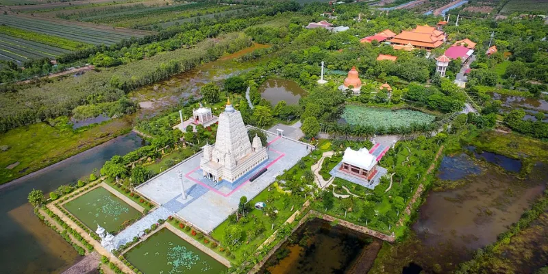 Thuyền viện Trúc Lâm Chánh Giác ở Tiền Giang