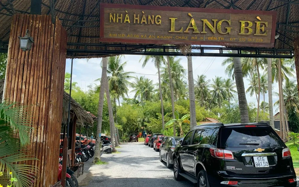 Khu du lịch Làng Bè
