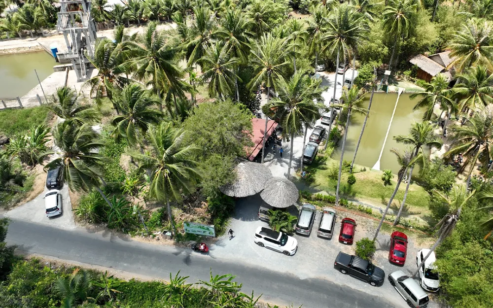 Quang cảnh khu du lịch Làng Bè