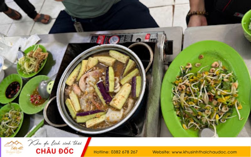 Lẩu mắm Châu Đốc An Giang ở quán Mỹ Huệ