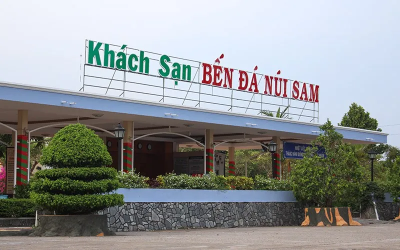 Nhà hàng bến đá Núi Sam