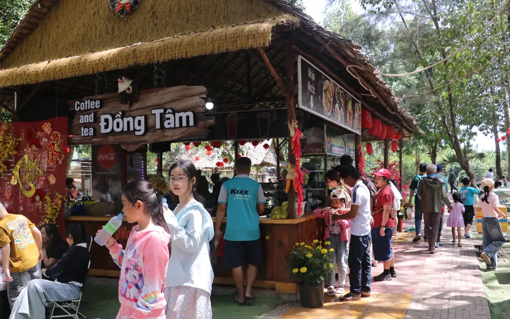 Khu vực ăn uống tại trại rắn