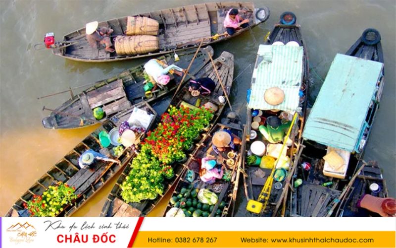 Cảnh chợ nổi Cái Bè