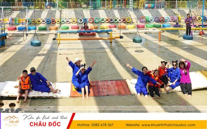 Hóa thân thành nông dân tại Khu vui chơi tại Khu sinh thái Châu Đốc