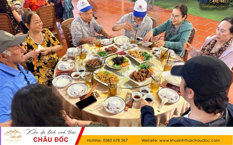 Khu ăn uống ngon cho ba mẹ tại Khu sinh thái Châu Đốc