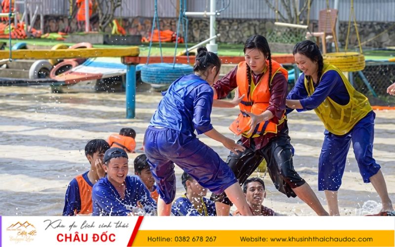 Khu vui chơi cầu nhúng tại Khu sinh thái Châu Đốc