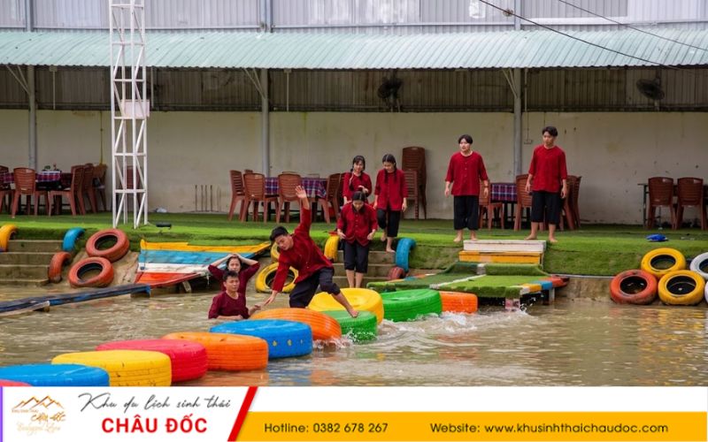 Vượt chướng ngại vật tại dịch vụ khu vui chơi tại Khu sinh thái Châu Đốc