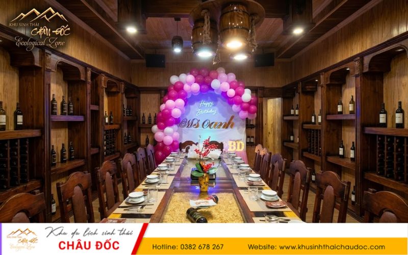 Không gian tiệc sinh nhật trong hầm rượu tại Khu sinh thái Châu Đốc