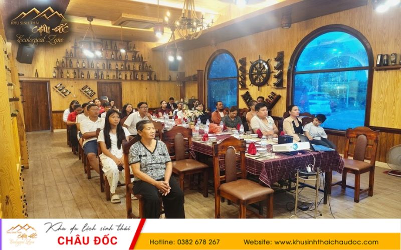 Không giạn hầm rượu cho tiệc gia đình