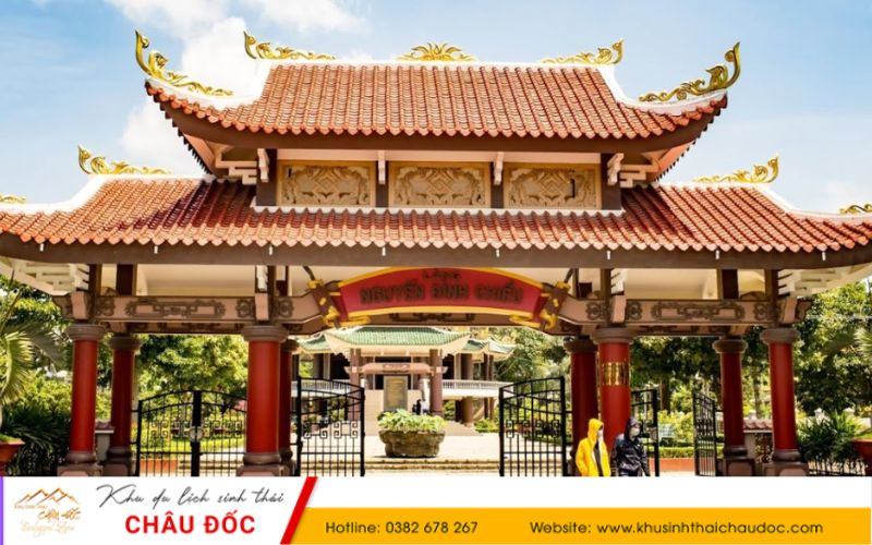 Khu lăng mộ cụ Nguyễn Đình Chiểu