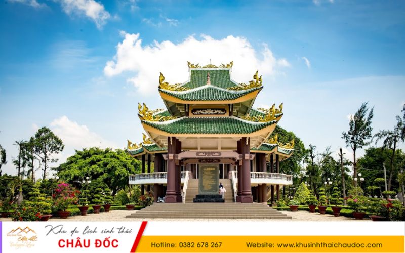 Cảnh quan khu lăng mộ cụ Nguyễn Đình Chiểu