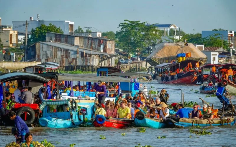 Khung cảnh nhộn nhịp tại Chợ nổi Cái Răng