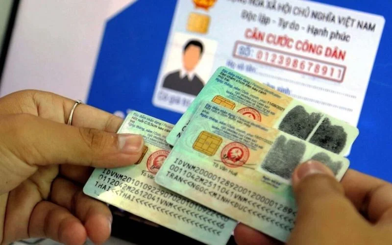Đừng quên chuẩn bị đầy đủ giấy tờ cá nhân và tiền mặt trước khi bắt đầu hành trình khám phá