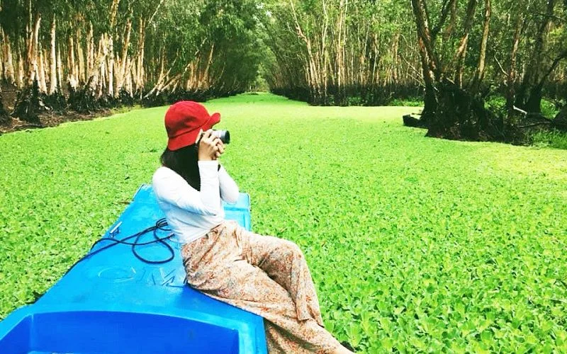 Một chiếc máy ảnh chất lượng sẽ giúp bạn lưu giữ trọn vẹn những trải nghiệm đáng nhớ tại miền Tây